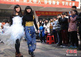 自制废品礼服图片，废旧物品制作礼服