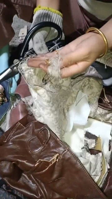 大姐收废品了吗图片，收废品的大妈