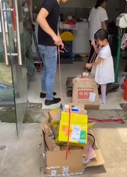 收废品的小男孩，收废品的女孩小视频